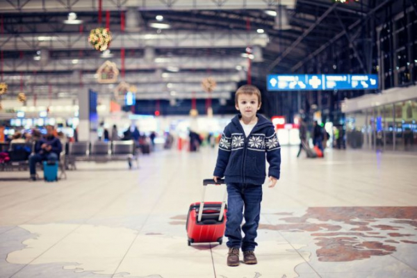 Полет ребенка без родителей: услуги перелета для сопровождения ребенка