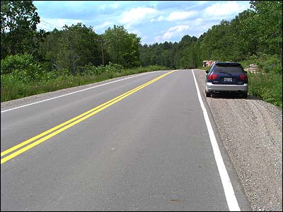 Дорожные знаки, код шоссе: означает сплошную красную, оранжевую, желтую линию, если она не видна на проезжей части, временная, ее типы указаны в правилах