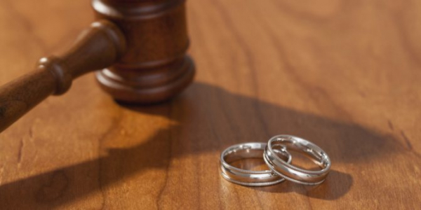 Истец, ответчик не явились в суд по расторжению брака: что делать?