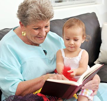 Как организовать опеку над ребенком бабушке: временная и постоянная опека