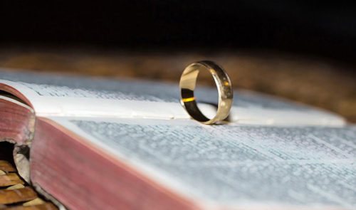 Что можно и чего нельзя делать с обручальным кольцом после развода