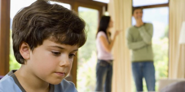 Может ли владелец выпустить несовершеннолетнего ребенка из частного дома без его согласия и согласия родителей?