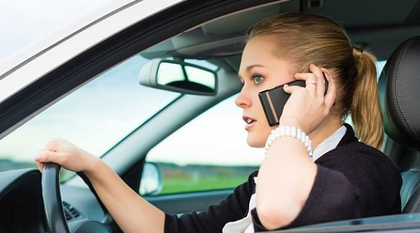 Штраф за телефонный разговор во время вождения, за разговор и вождение по телефону