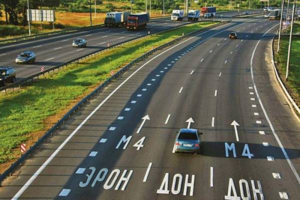 Скорость, разрешенная на автомагистрали: максимальная для мотоцикла, с прицепом, для автобуса, грузовика, на платной автомагистрали М4, знак автомагистрали