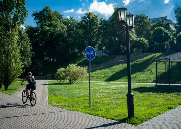 Знак велодорожки: как выглядит на асфальте, если запрещено, цвет, отделка, дорожный знак пересечения с велосипедной полосой
