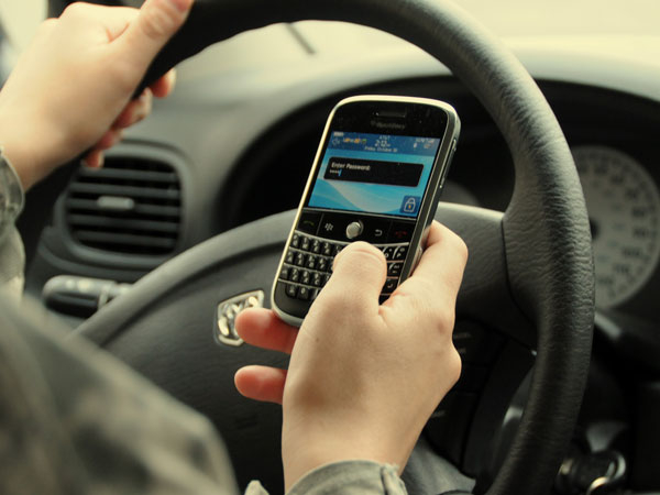 Штраф за телефонный разговор во время вождения, за разговор и вождение по телефону