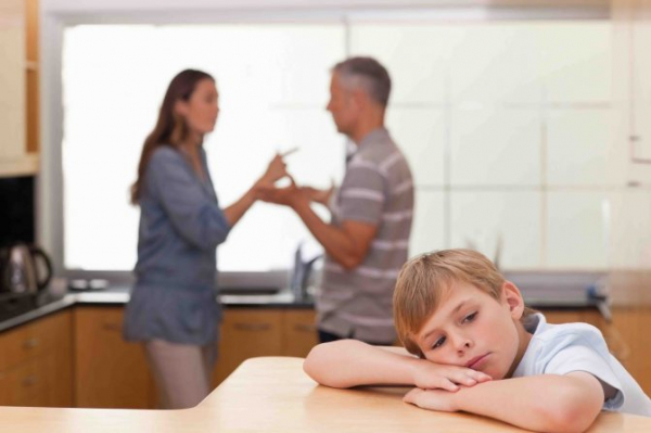 Может ли отец подать в суд на ребенка от матери при разводе?